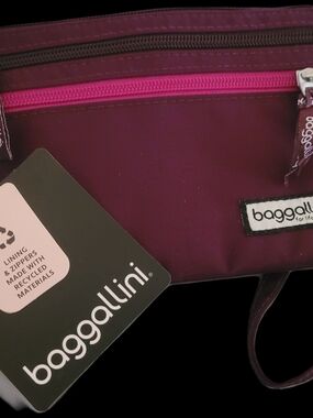 NEW W/TAGS Baggallini Plum BELT Bag with Pink Accent Zipper